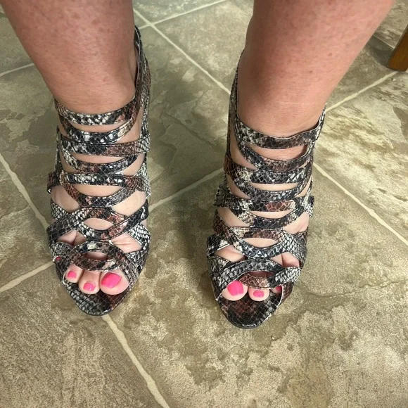 NWOT Stylish Snakeskin Stiletto Heels - Picture 2 of 13